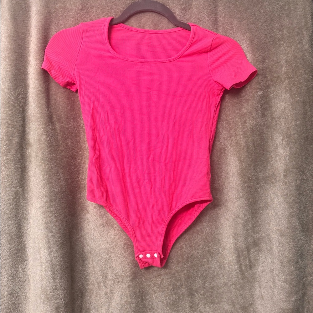 SHEIN Bright Pink Kids Bodysuit
